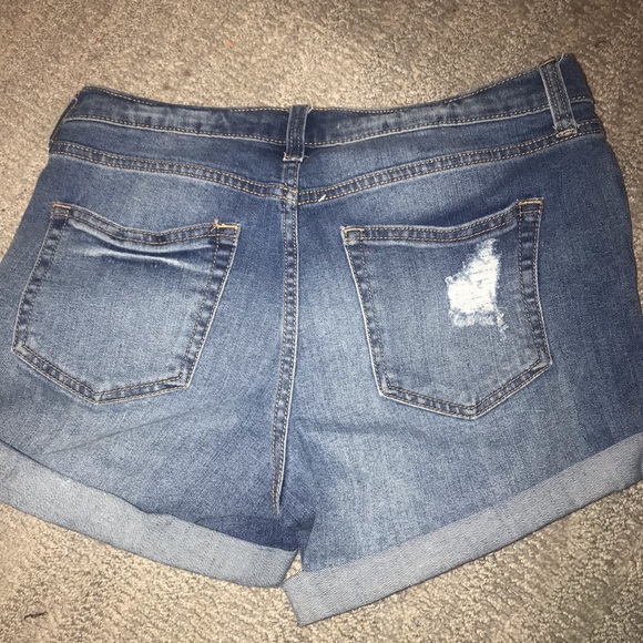 Refuge shorts. Size 6. - Picture 2 of 3